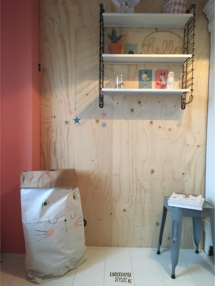 Houten kinderkamer muur