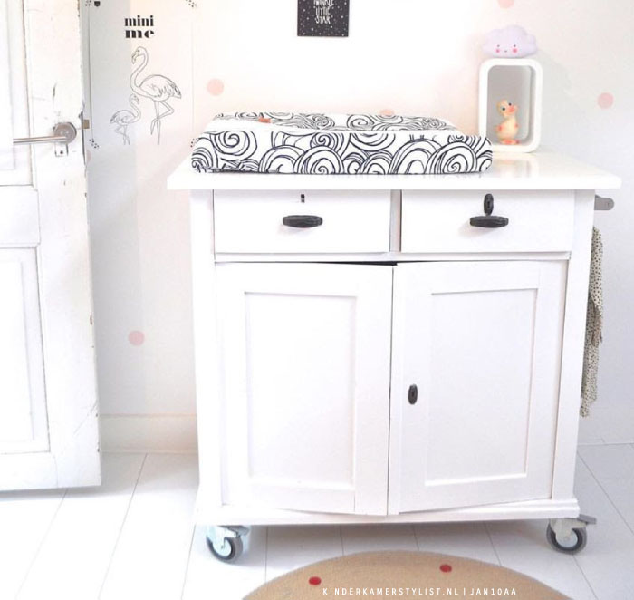 Commode op wielen babykamer